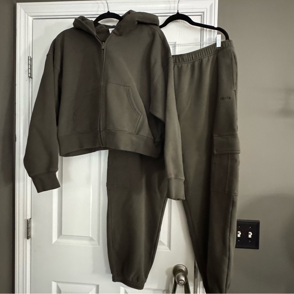 Aritzia Cozy Fleece Set in Dark Olive
